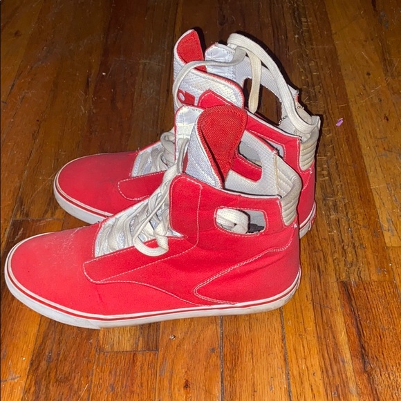 Used - Picture 2 of 3